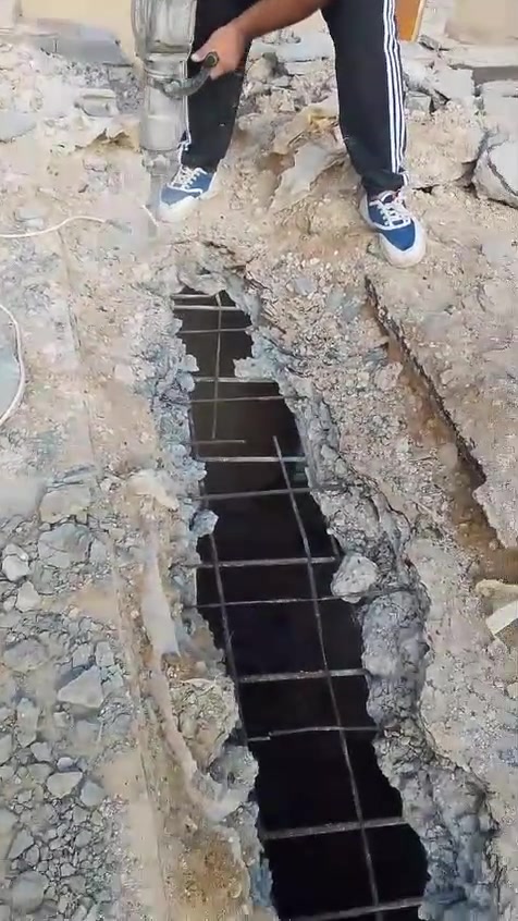 السلام عليكم يوجد لدينا كادر تفليش البيوت و قص الرباطات و قلع الراضي وتگشير الجذران كافه انواع التفليش با انسب السعار بغداد فقط ***********
