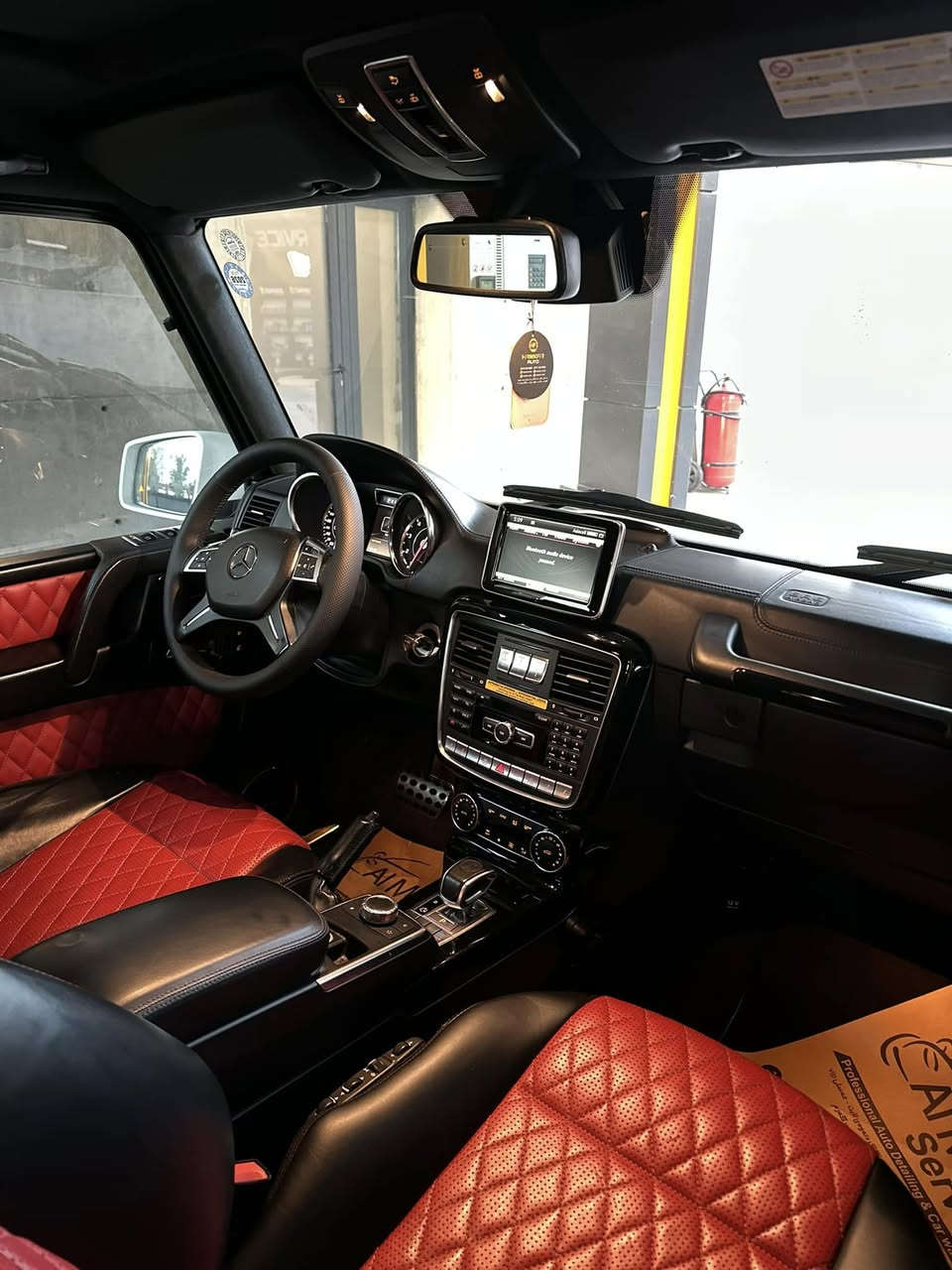 سلام عليكم G clas 2015 ايدشن وان داخل احمر يعني فول مواصفات خليجي اعلى فئه ضمان دولي سياره باقيه عل وضع الوكاله جديده جدا مكفوله كفاله عامه من صبغ وكير محرك ارقام سنويه جديده راسن احولك مكان السياره السليمانيه ميحتاج اكتب مواصفات لان فول السعر 465 وبي مجال ***********
