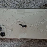 ايفون ١١برو ماكس الذاكره ٢٥٦ السعر 150الف قفله  الشاشه بيهه سواد  والض...