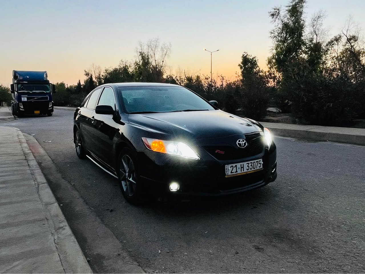 کامری ٢٠٠٩ پستۆن ٦ شتی نمونە و راقی
بێ بۆیاخ و بێ کرانەوە 
گێێڕ و مەکینەی بە شەرت  برخوی بانەدراوە 
یەک پارچەی گیانی نەکراوەتەوە هەموی لەسەر دەقی شەریکەیە 
تەنیا یەک پەڵەی بچوک ساردی هەیە لەگەل یەک ناولەپ کارت
*********** السليمانية, العراق
