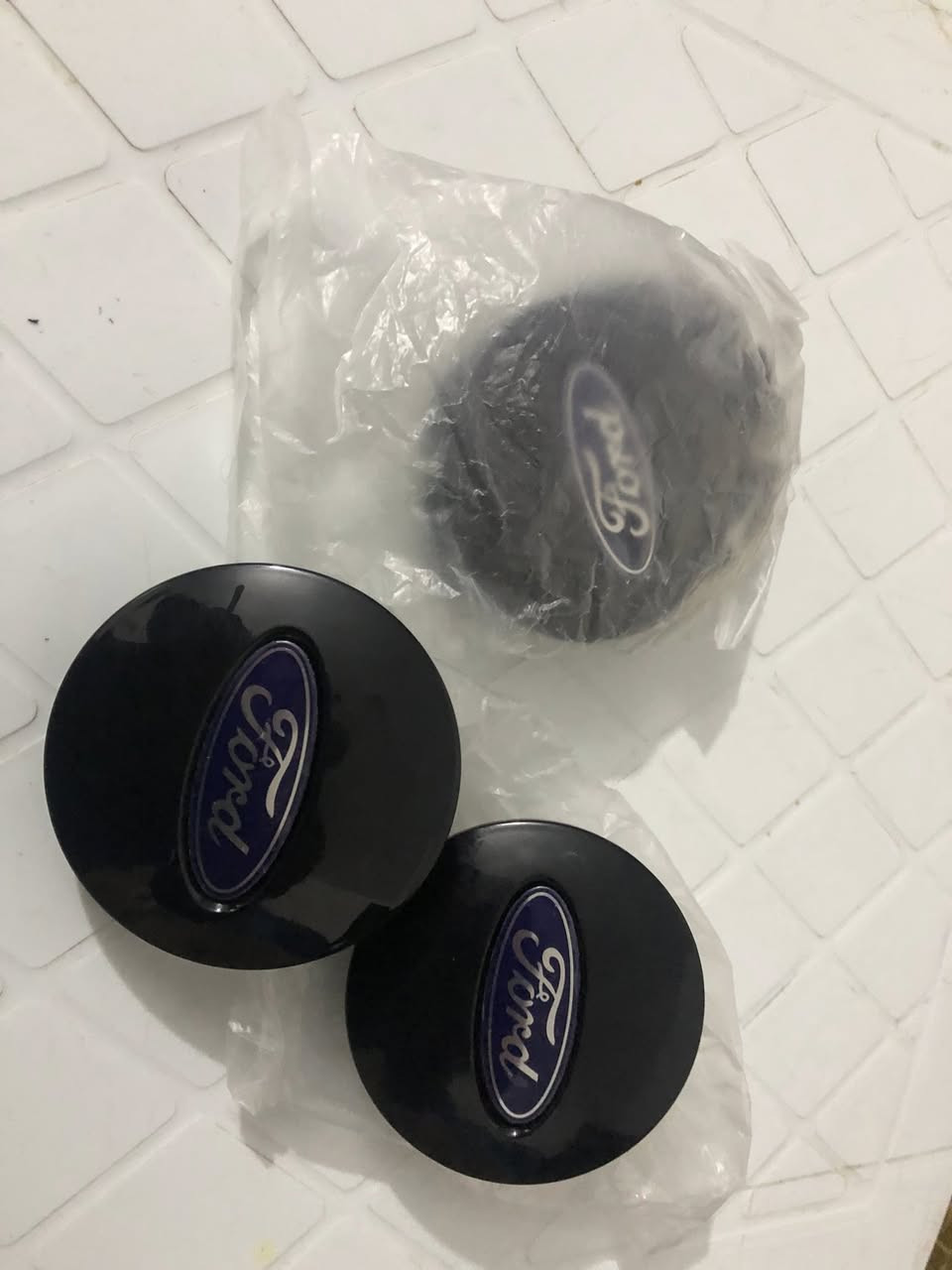 كبات ويل كب فورد اصلي اسود لامع
فدوة اروحلك حبيبي قبل لا تراسلني:
١- السعر ثابت ٣٠ الف مع التوصيل ما يعجبك السعر، تشوفهن غاليات، بغير مكان ارخص، اي فكرة ثانية تجي ببالك رحمة لامواتك لا تراسلني، مثل ما گلت السعر ثابت .
٢- القياسات گدامك بالمسطرة و الفيتة طابق القياس وي قياس الكب اللي عندك او فتحة الويل كب قبل كلشي (الرنگ الحديد قطرة ٥،٥ سم، الرنگ البلاستك القفل قطرة ٦ سم، الگشر الخارجي اللي بي علامة فورد قطرة ٦،٥سم).

اذا تريدهن راسلني خاص و اني بخدمتك…
تحياتي للكل


**إذا كنت صاحب هذا الإعلان وتريد حذفه لأي سبب، رجاءا أرسل رسالة إلى الدعم الفني**