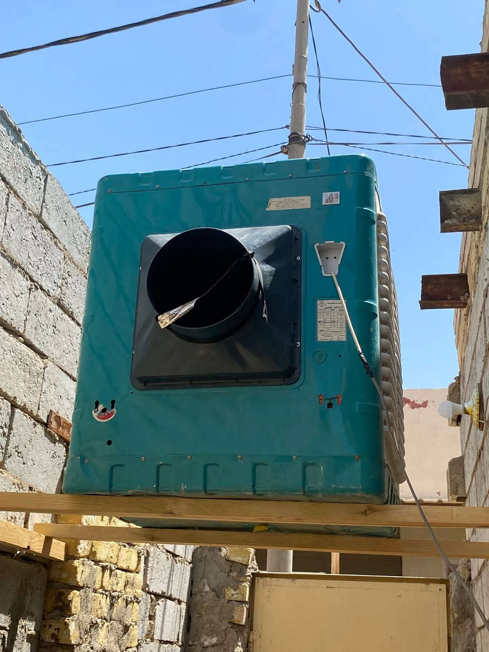مكلفف بل نشر.!!!!

مبرده للبيع جديده مامستعمله نضيفه كلش تواصل عل رقم ‭***********‬

غرض البيع :ماكو مكان سعر 110.!!
