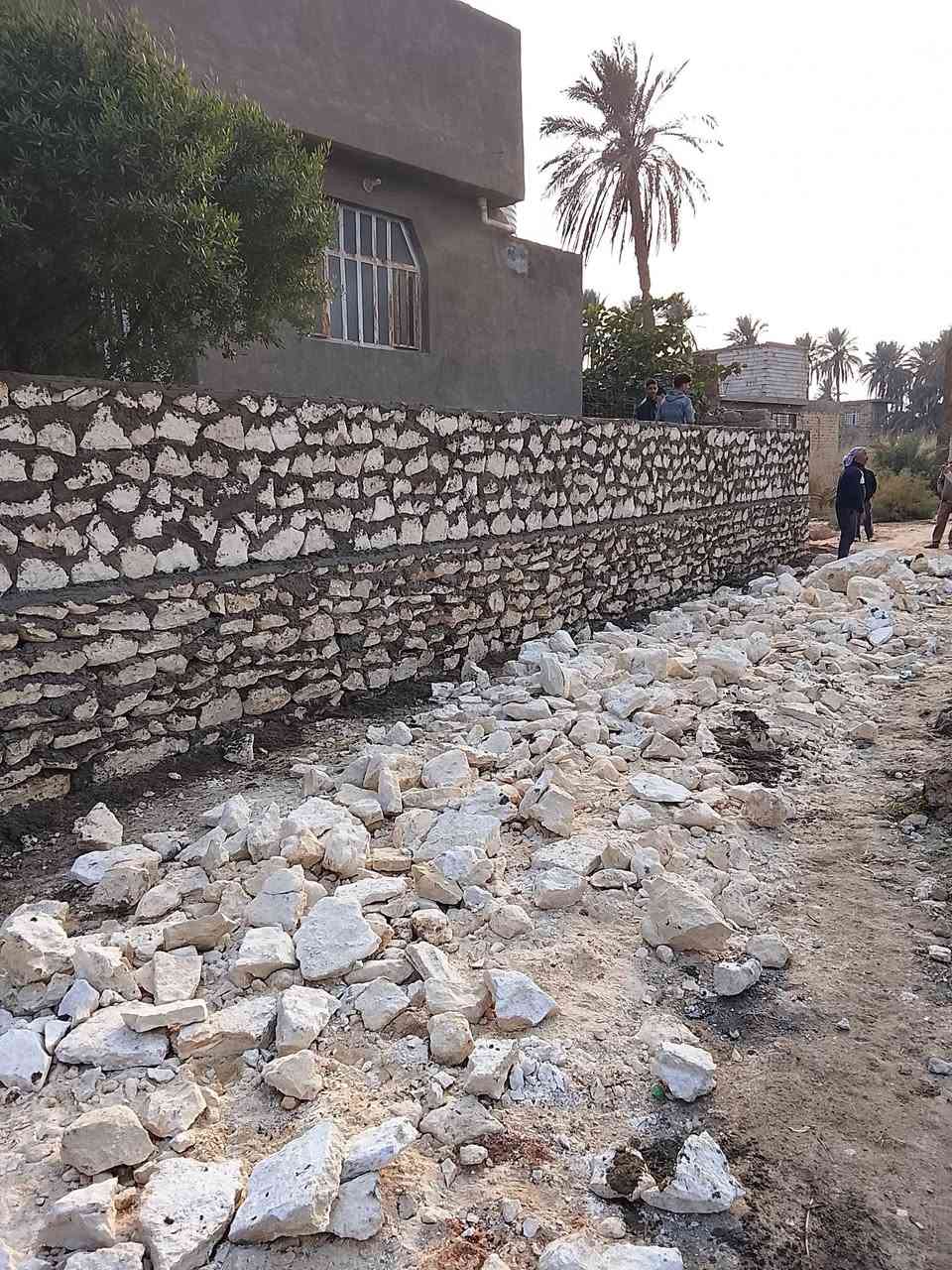 السلام عليكم بناء حجر كرسته وعمل بناء بيوت اسيجه ممرات نافورات تطبيك ارضيات وشواطى  الاتصال على الرقم ***********
