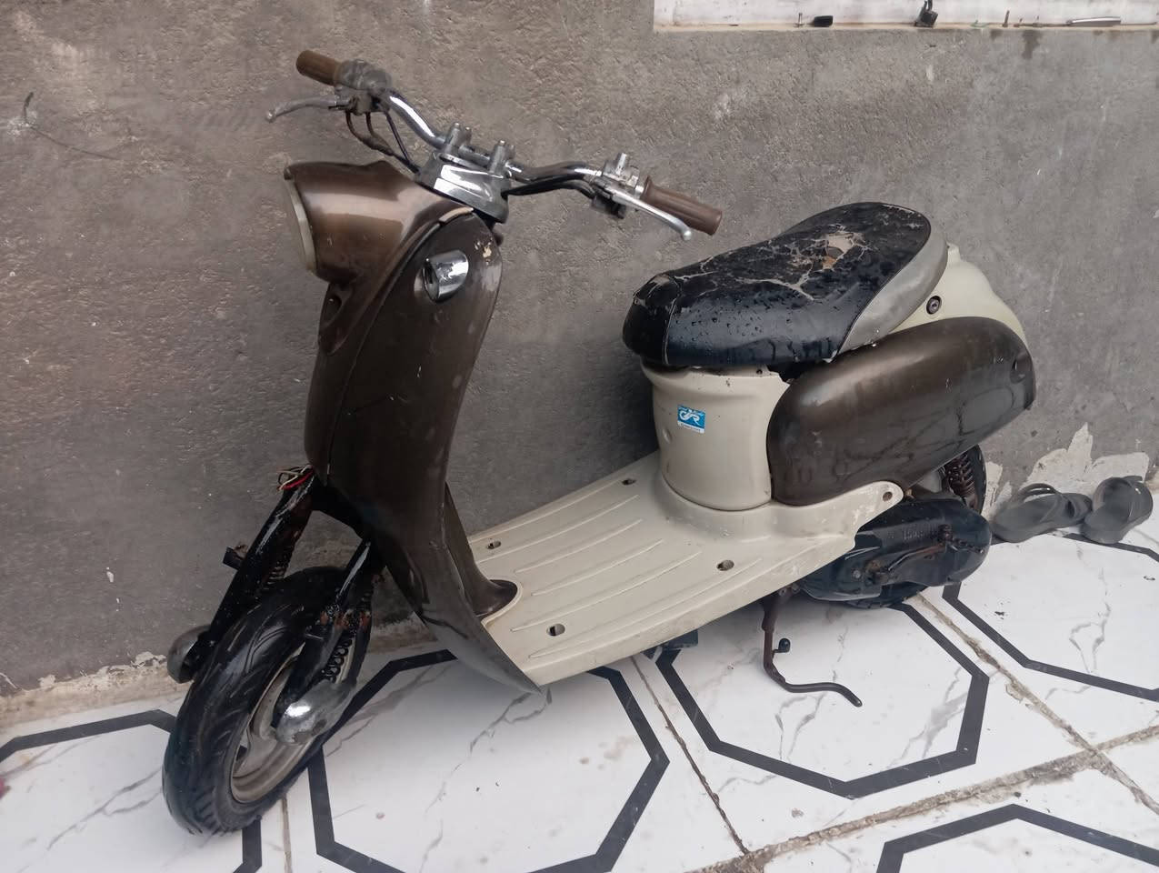 سلام عليكم 
دراجه مصريه شغاله شرط الشلعه والمعدل 
تشتغل هندر فقط مفتوحه عداد بانزين شغال دبلات شغاله 
مكاني شارع يا حسين 
السعر 180 وبيها مجال


**إذا كنت صاحب هذا الإعلان وتريد حذفه لأي سبب، رجاءا أرسل رسالة إلى الدعم الفني**