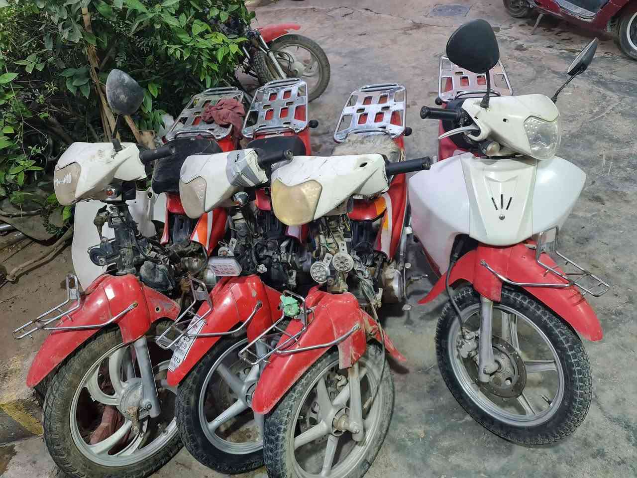 البيع سرافيز عدد 4 بيهن 2دبل دسك و2 دسك وبنز الشراي يتصل ***********
