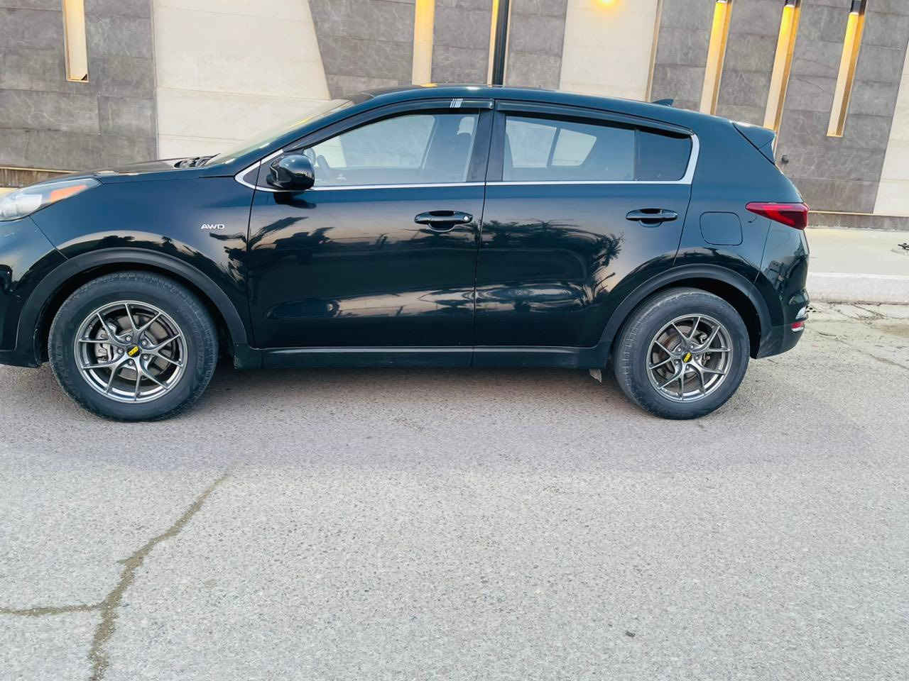 سلام عليكم للبيع كيا سبورتج
موديل 2020 لوون اسود 
ضرر جاملغ وحافه البنيد 
رقم اربيل باسمي نص فول 
شاشه 
حساس 
فور ويل 
مود  درايف 
تحكم جهتين 
كير محرك مكفول 
العنوان بغداد البلديات 
السعر 145 وبي مجال 
***********
