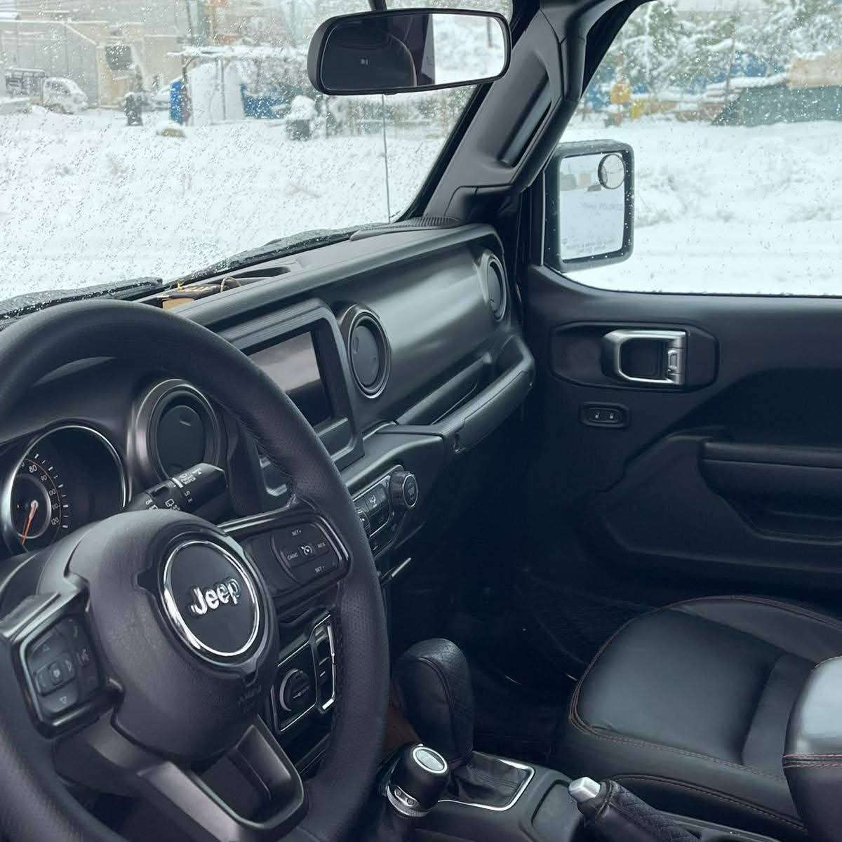 جێب گلادیتۆر  2022 مواسەفات sport
بێ بۆیاخ بێ سارد بێ   گۆڕاو 
رەنگی رەشی قەتران چوار تایەی تازە    
زۆر زۆر پاك  كامل كراوا بە رۆبیكۆن   
رەقم سلێمانی  
٤١ مایل رۆشتوە  
 شانسی  1C6HJTAG0NL114168

سـعـر : لە کۆمێنت داوابکە ڕاستەوخۆ بۆت دێت 📥 

گێرو مەكینەی بەشەرت نەكراوەتوە 
هیچ کێشەیەکی تێدا نییە 

ژمارەی خاوەنەکەی 
***********
