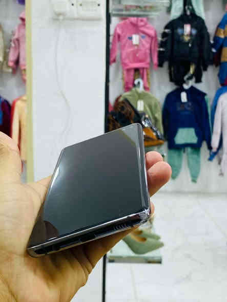 سلام عليكم عندي S10بلس فايف جي دبل سيم ١٢٨ موبيل جديد مامفتوح شرط سعر 200 وبي مجال بسيط / ***********/
