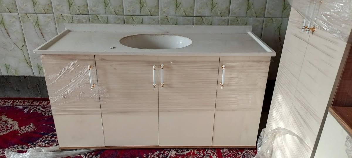 من رخصت مدير الكروب المحترم
السلام عليكم ورحمة الله وبركاته 
كاونتر للبيع جديد غير مستخدم خشب ام دي اف اربع قطع طول مترين سعر 550 الف 
العنوان بغداد البلديات 
موبايل ***********
