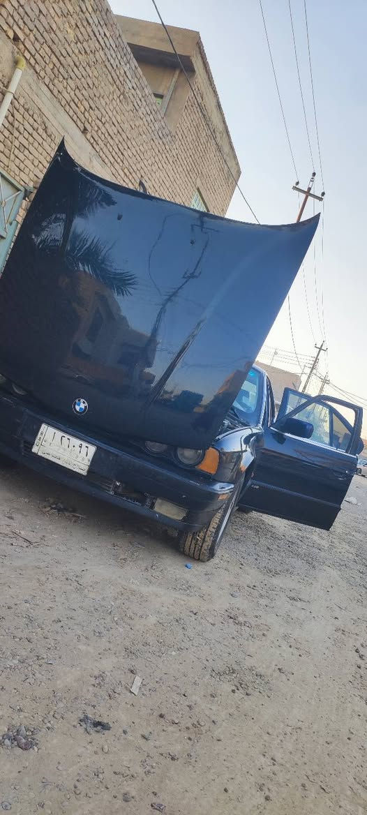 السلام عليكم 525
1992 ياباني 
مسكر 25. 6سلندر

تبريد 

دبل ارباك 

كير مكينه مكفولات 

هزه جديده 

فتحه 

ويل خليه 

تخم تاير جديد

بچم عريظ دخاني

صدر امامي خلفي جديد

***********
