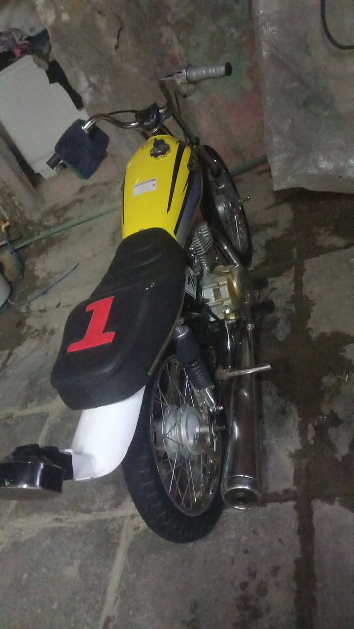 سلام عليكم عمي هاي دراجه للبيع اوراق اصولي شاصي موديل15....  ولمكينه سيجي برفاز موديل 15هم..... دراجه توها معمره وتعميره 2026.... وتعميرت كله بلاد مابيه شي تجاريي... وسعرر خاص.... ولمو شراي.... لايراسني.... وتحياتي لجميع.... ☘️🧿


**إذا كنت صاحب هذا الإعلان وتريد حذفه لأي سبب، رجاءا أرسل رسالة إلى الدعم الفني**