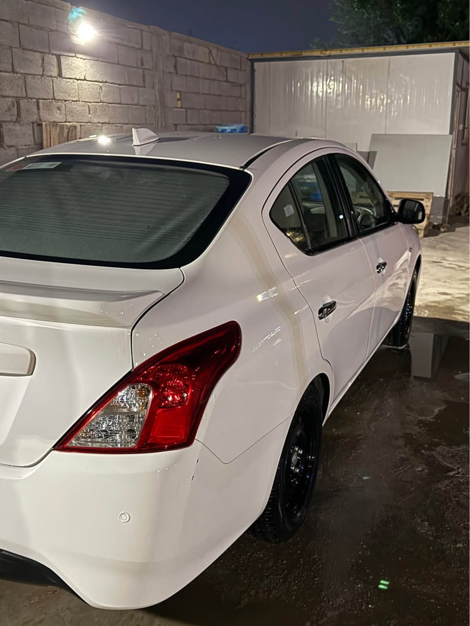 السلام عليكم 

مستعجل جداً للبيع نيسان صني 24
هندي ام البليته الزركة 
سياره كفاله عامه 
ماشيه 41 الف 
نظيفه جداً بعده بوضع الشركة الكتيب والغراض كلهن موجودات 
تبريد ثلج معروفه 
شاشة شكل لكزز 
السعر 127 وبيه مجال 
الموقع بصرة ابي الخصيب 
الرقم (***********) البصرة, العراق
