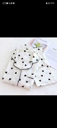 ملابس • شامل التوصيل