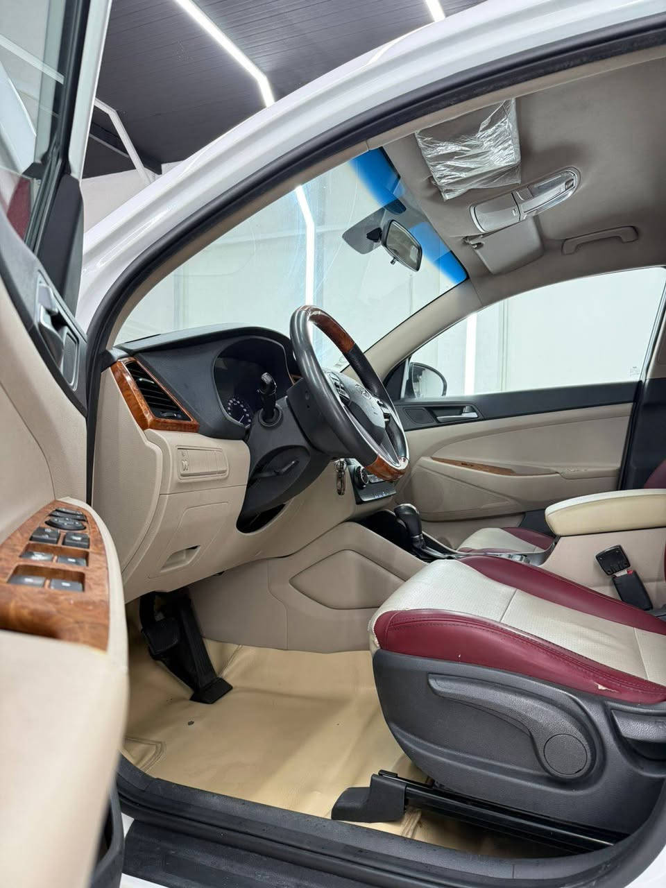 توكسان خليجي موديل 2017 مواصفاته معروفه شاشه كبيره داخل صاج كشنات جلد المرغوب السياره بأسمي تحويل ثاني يوم السعر 170 وبيه مجال بسيط للاستفسار ***********
