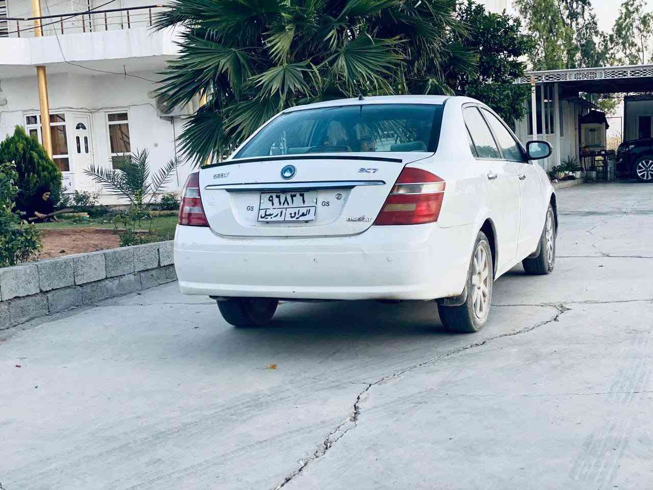 جيلي (٢٠١٤)أوليات شكل مارسيدس گئرو مه كينه بيلادي به شه رت پئش و پشتي كه پسه سياره اولياته به ناوناكرئ نه حجز نه غرامه ي له سه ر نيه سه نه وي خوشي له گه له سعر ٤٠  مجال ***********/***********
