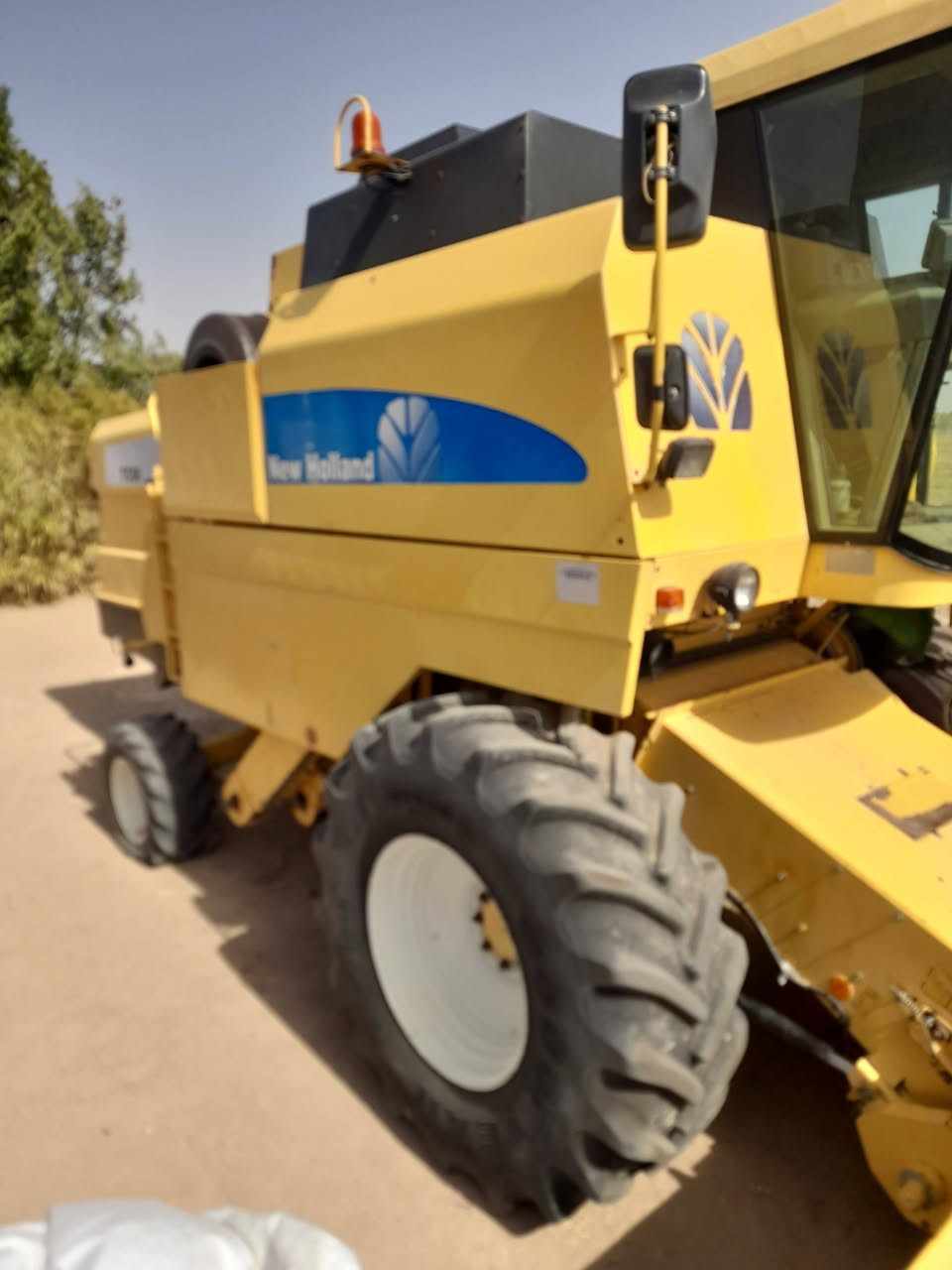 بسم الله الرحمن الرحيم  حاصده نيهولند موديل ٢٠٠٥ فول مواصفات مكفوله للبيع واسط العزيزيه للإستفسار ***********
