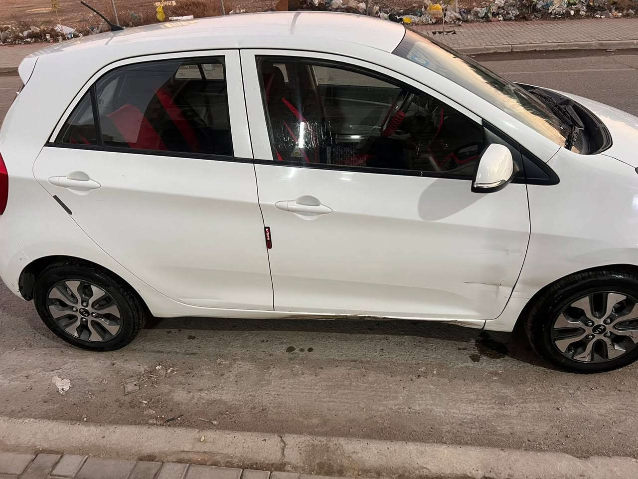 السلام عليكم
للبيع كيا بيكانتو موديل 2016 مواصفات عادية شاشة اندرويد كامرة خلفية خمسة ويل كب سبير ما نازل مكفولة من الصبغ والبارد فقط ملاحضات بسيطة رصعة بالدوسة ورصعة بالباب ماشية 33الف حقيقي السعر 103 ورقة وبيها مجال العنوان/بغداد/العامرية هـ/***********
