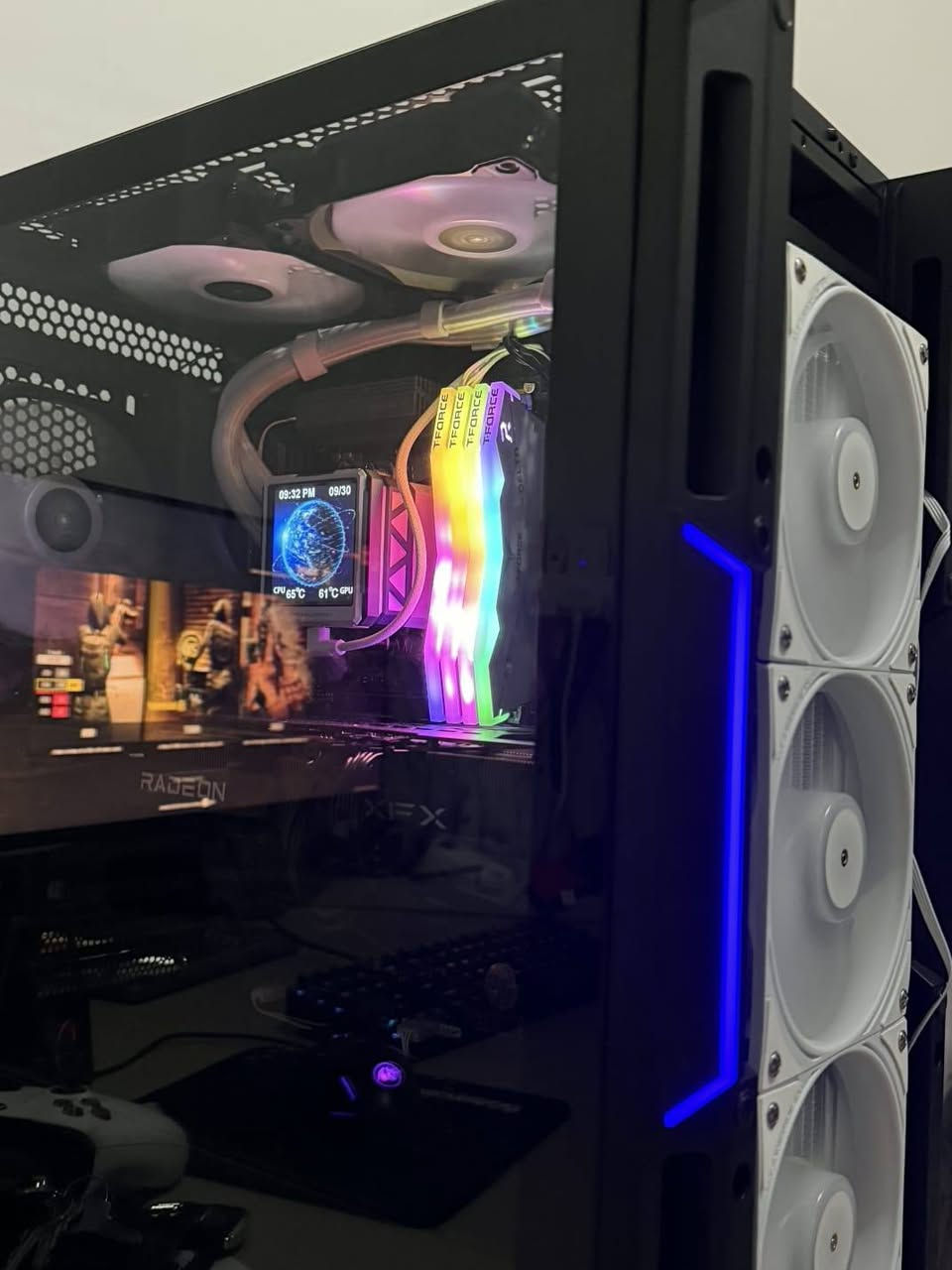 السلام عليكم تجميعة بدون كارت للبيع
استعمال ٥ اشهر العاب
 ابيع فقط كاملة

Cpu : R 7800X3D 
الجديد ب 550 
Cpu Cooler : 360 mm + info screen 
الجديد ب 145
MB: B850 GIGABYTE WIFI PRO PLUS
الجديد ب 350
RAM : 4 X 8 6000HZ RGB white 
الجديد ب 675
Storage: 1 TB NVME PCIE GEN 5 
الجديد ب 325
Psu: 650 w 
الجديد ب 75

 الي ياخذ نفسها جديدة تكلفة 2,120,000
ابيعها ب 1,790,000

تواصل ***********
 ابيع فقط كاملة
