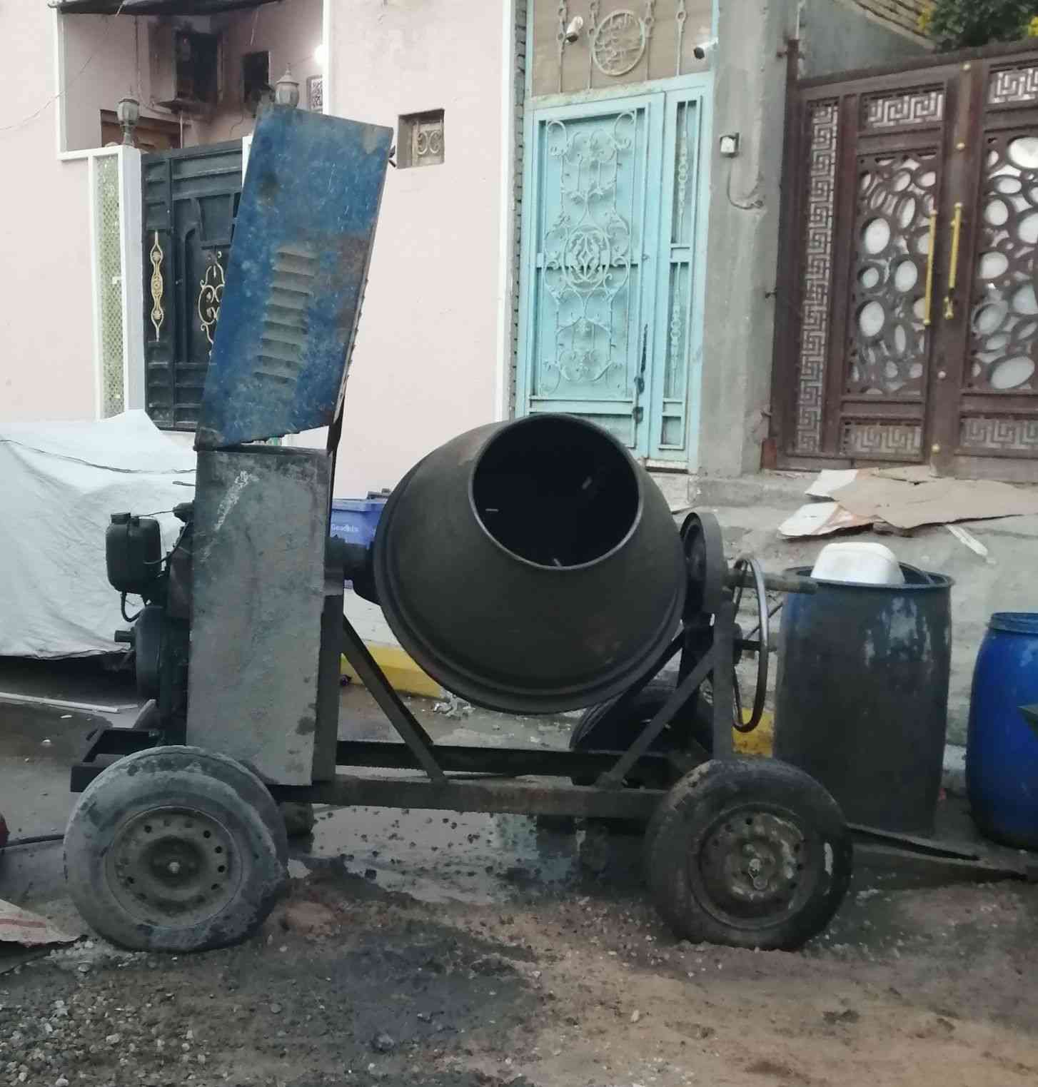 *********** #حدل وصب الارضيات صبة نظافه صب رباط صب دنك صب سطح تسليطه جميع انوع الصب والحدل بلقفاز والحادله
