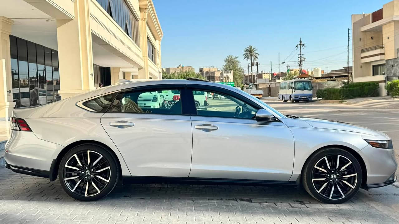 🚗 للبيع: هوندا أكورد 2024 هايبرد (Touring)
دخول جديد على الضريبة الجديدة 

*عليها نانو سيرامك مع ضمان 5 سنوات

سيارة نظيفة جداً بحالة الوكالة، استخدام خفيف

📌 المواصفات:

* محرك هايبرد اقتصادي (بنزين + كهرباء)

* شاشة كبيرة + نظام ملاحة

* Apple CarPlay + Android Auto

* بصمة تشغيل + دخول ذكي

* نظام صوتي Bose

* مقاعد جلد (تبريد + تدفئة)

* كاميرات + حساسات

* مثبت سرعة + أنظمة أمان كاملة

📊 التفاصيل:

* الموديل: 2024

* اللون: رصاصي

* الممشى: 12,000 ميل

* الحالة: ممتازة / فحص كامل

💰 السعر: 24,100$ قابل للتفاوض

📍 الموقع: قرب رويال سيتي – المنصور

📞 للتواصل:

***********

***********

📍 السيارة جاهزة للمعاينة
