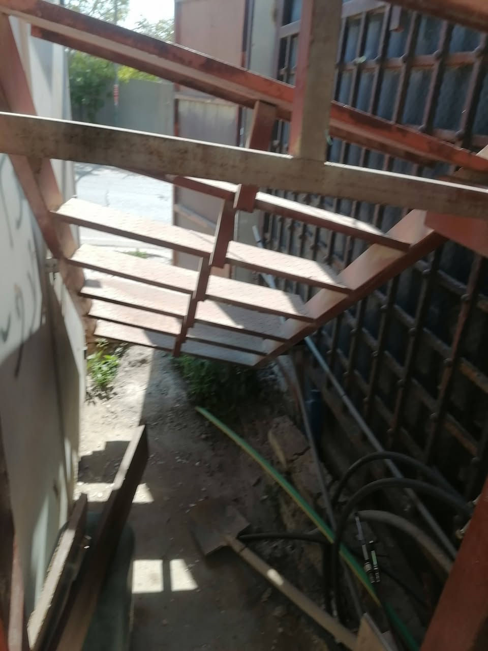 السلام عليكم
درج ١٨ بايه خارجي شغل ثكيل درجه اولى للبيع بسعر ٣٠٠ الف  مكاني بغداد حي الجامعه ***********
