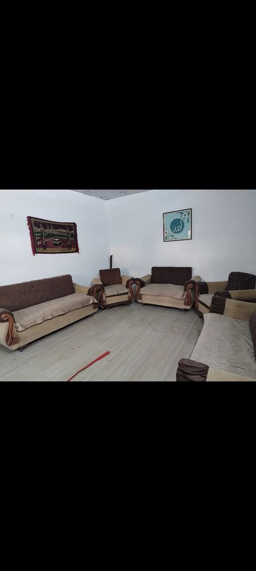 السلام عليكم 
تخم 10 مقاعد يحتاج ترتيب بسيط 
السعر 100 الف
رقم *********** واتس موجود
