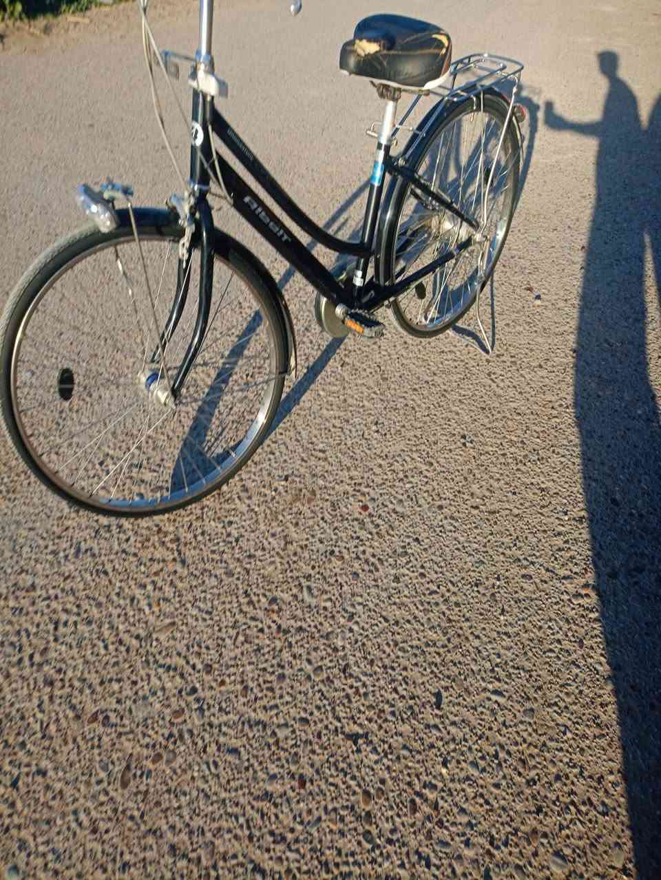 سلام عليكم
1) بايسكل ياباني بريج ستون 
2) حجم 27
3) قفل التاير الخلفي وستيرن
4) السعر 230 الف
5) لون الاسود المميز
6) العكرب 5 نمر مو 3 مثل باقي النسخ
ملاحظة/ الي ميعرف معنى بريج ستون معنى برو ماكس


**إذا كنت صاحب هذا الإعلان وتريد حذفه لأي سبب، رجاءا أرسل رسالة إلى الدعم الفني**