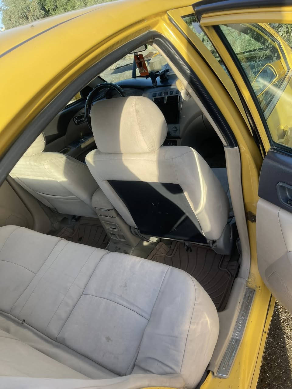 السلام عليكم
شيري اي فايف للبيع او مراوس مو مشكله 
موديل 2011 الرقم الجديد كير ومحرك كامري ابو الجف مكفولات 
تخم تاير السياره شاشه وكامره خلفيه 
السياره بلاديه بيه فقط الضربه بالجاملغ الخلفي موضحه بالصوره سمكره كامله بعد بس صبغ 
السياره نقصها تبريد بيه بعض نقوصات بسيطه 
غرامات ما عليه شي هيئه كذلك مصفره 
السعر 35 وبيه مجال المكان بغداد ابو غريب 
رقم الهاتف بي واتساب هم ***********
