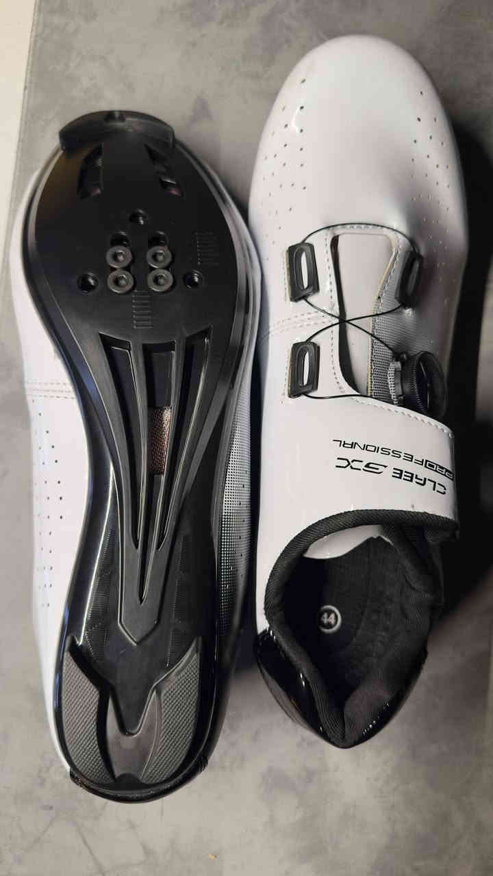 متوفر 

حذاء A55 لوكات بعدة جديد قياس 44

رگبة ماركة كوسيڤلو مع الكل القطع جديد

سيباية ترحال المنيوم 

متوفر توصيل جميع المحافظات 

***********
