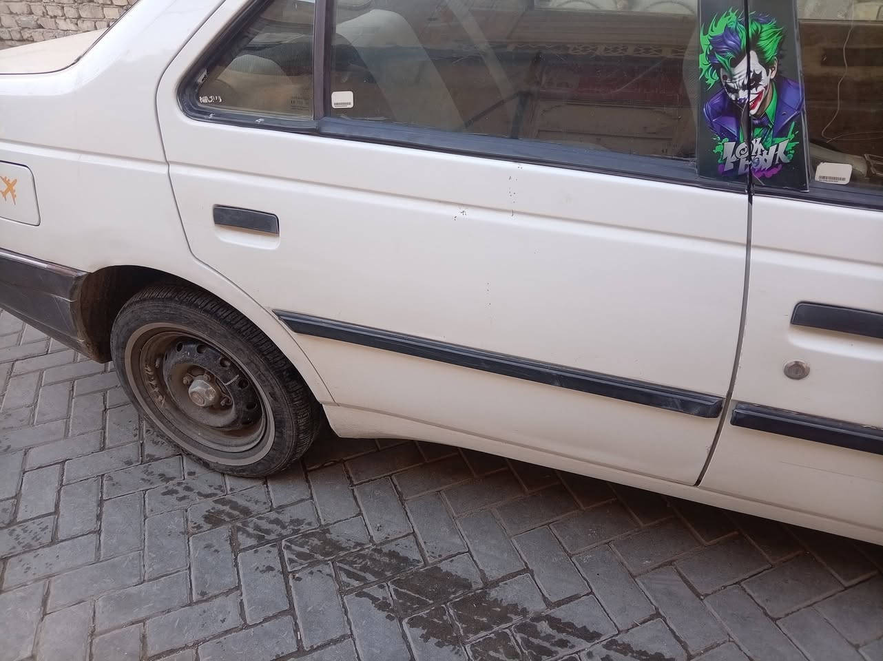 من رخصة الادمن
سلام عليكم يخوان 
سياره (بيجو روئ) مديل 2009
السياره رقم انكليزي جديد وثاني يوم التحويل بدون غرامات او مخالفات 

سياره المحرك سليم وغير مبدل 
الكير سليم وغير مبدل 
التكيف شغال تدفئه وتبريد بدفع كلش قوي 
الكهربائيات ومن دون حلفات وين متريد تفحص افحص سليمات وبعز الصيف متوكف بيك
بدون خياسات والصندوك الخلفي بدون ضرر او خياسات ويجي ويه السياره سيبايه وسبير و تاير اضافي 
الاضرار:
كما موضح في الصوره الباب الايمن الخلفي بي طخه تكتك والسياره سابقاً صابغها نص للجماليه 
والهلال مالتاير بس مرجعه 
سليمه والله وانطيك ضمات ترايها من بغداد للبصره 
لمعرفه السعر الاستفسار ع هذا الرقم
*********** 
بي واتساب
