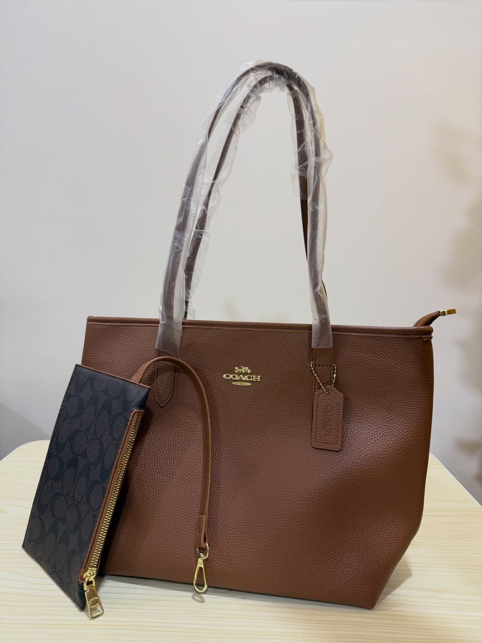 اكتشفي مجموعتنا المميزة من الحقائب النسائية التي تجمع بين الجمال والعملية في تصميم واحد. 👜✨

تشكيلة متنوعة من الألوان والموديلات العصرية لتناسب إطلالاتك اليومية والمناسبات الخاصة.

✔️ جودة عالية
✔️ تصاميم أنيقة وعصرية
✔️ أسعار مناسبة للجميع
✔️ خيارات متعددة تناسب كل الأذواق
ومتوفرة تفاصيل كل حقيبة بمقطع فيديو على صفحتنا بالإنستغرام زورونا  😉🫰

https://www.instagram.com/eve.for.bags/

📲 راسلينا لمعرفة التفاصيل والطلب.

متوفر توصيل 🚚 كل أنحاء العراق ٥٠٠٠


**إذا كنت صاحب هذا الإعلان وتريد حذفه لأي سبب، رجاءا أرسل رسالة إلى الدعم الفني**