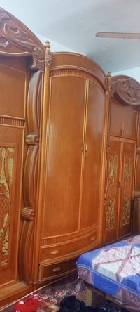 غرفه نوم • خشب ثقيل • يحتاج تلميع