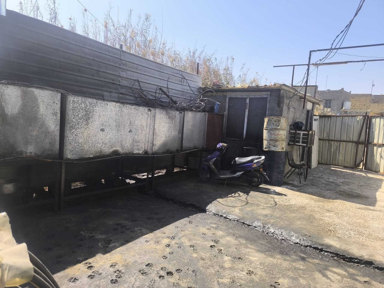 موقع مولدة للبيع يوجد مولدات 2 دي از سكانيا ثنين عدد حمل 425 وجبة كاز بيها 210كيفي لا تصال عل هاذا رقم *********** عنوان موقع وردية خارج شارع مشجر
