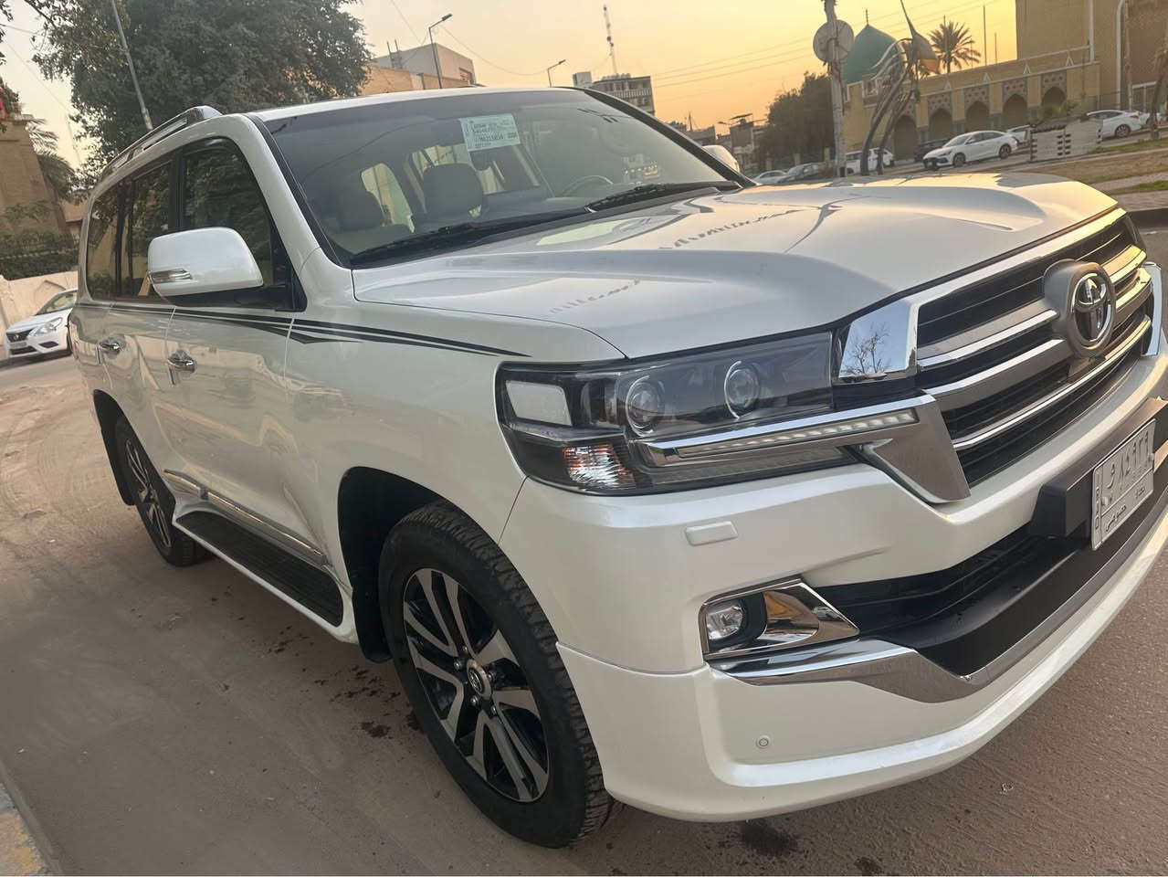 السلام عليكم للبيع لاندكروز موديل 2019ساز باب الأول رقم بغداد بسمي مشروع وطني مكفول كفالة عامه من صبغ 
محرك سيارة 4000. V6
فول موصفات 1/1
بصمه تشغيل 
بصمه أبواب لمس 
تشغيل عن بعد 
فتحه سلايت
كشنات ثنين كهرباء 
كشنات جلد  
8ايرباك 
زراكات 
مري شفط 
شاشات خلفيه 
مطفايه حريق 
جنطه شفط 
حساس امامي و خلفي 
 موصفات الساز معروفه 
السياره جديده حته اسبيرها منازل وتخم تاير جديد 
ماشيه62 الف حقيقي 
السعر 52500$
الاستفسار 
*********** بغداد, العراق
