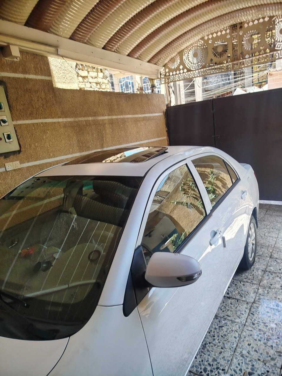 سياره Byd g3 (كير عادي المرغوب) 
موديل 2013 بصمة 
فتحة سقف شغالة وبلادي 
السيارة ماشية 150 الف كيلو 
مكينه و كير مكفولات بلاد شركة
السياره مكفوله ما عدا طختين بلجاملغ الخلفي وباب السايق ومعمرات وطخة بلصندوك وصبغته قبل اسبوع ومذكور كل التفاصيل بلصور 
مكينه بلادية1800  كير عادي 
كهربائيات كلها شغاله بلاد 
تحكم بل مري
اشاير بل مري 
تايرات جدد تخم قبل ١٠ ايام 
باتري جديد 
شاشة 
صدر  امامي خلفي كامل قبل ١٠ ايام 
تبريد منظومة جديدة وتبريد ثلاجة + تدفئة 
منظومة ماء جديدة راديتر 
عبوة فيتبم جديد والفيتم بم الحسام اصلي 
منظومة زنون مشدود عليها اصلي يعني بليل الشارع نهار 
السيارة استلام شركة ع ايدي 
السياره بيها بصمات ٢
السياره كهربائيات كلها شغاله ما ناقصها شي   
رقم بغداد انكليزي سنوية لسنة ٣٠ باسمي شرط التحويل 
مكاني بغداد ***********
السعر ٦٠ وبي مجال بسيط جدا
