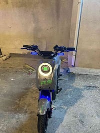 R9 مديل 2025 للبيع  5 بطاريات  ونلي 32  الدراجه كله ونلي  الدراجه نضيف...