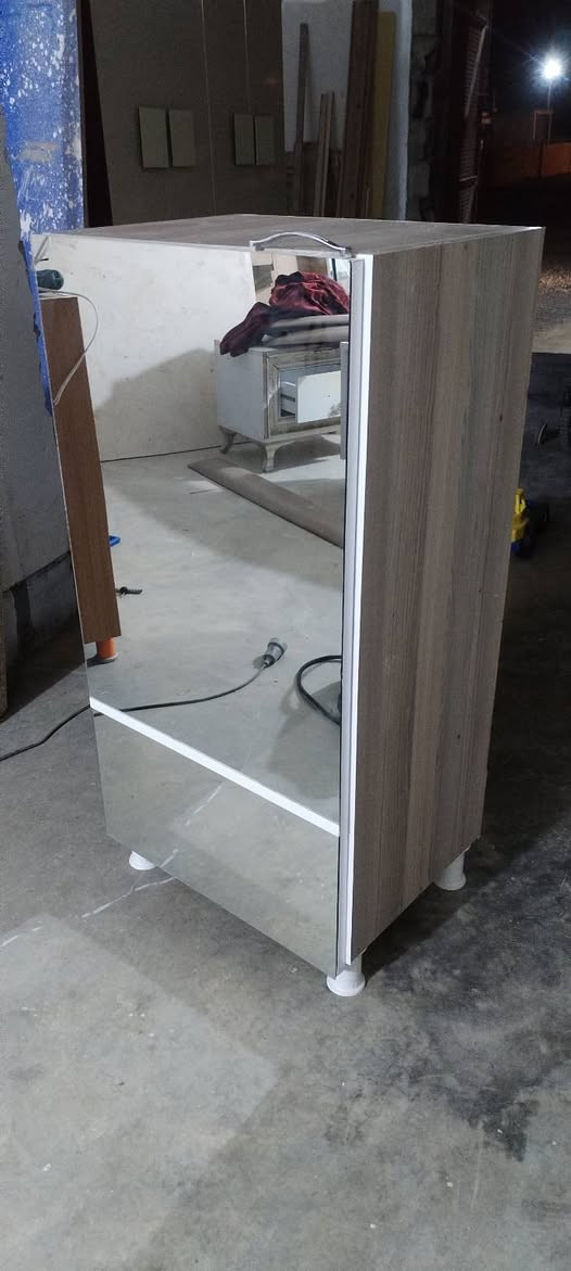 دۆلابی پێش ئاوێنە لۆک نرخی کۆتای 50 .حاجیاوا
***********

