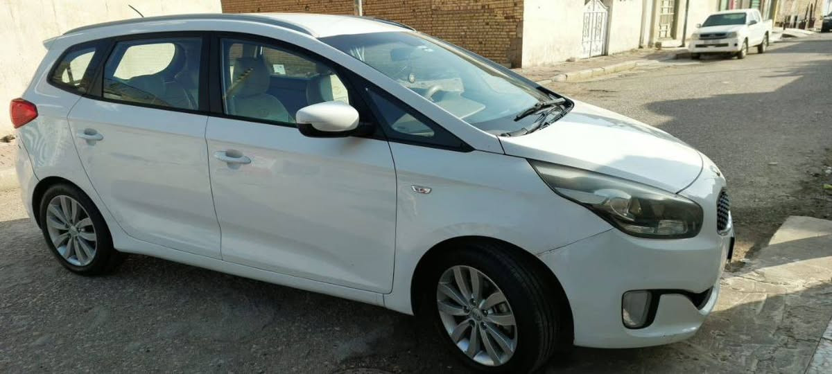 سلام عليكم اخوان مكلف بالنشر 
كيا كارنز 2016 رقم بغداد بأسم صاحب السياره 
سياره جديد وما متعوبه ماشيه قليل وصاحبها  بياع من صدگ لأن محصل سياره عاليه السعر 145$ وبيها مجال 
للتواصل اتصل على هاذا الرقم ***********بي وات ساب
