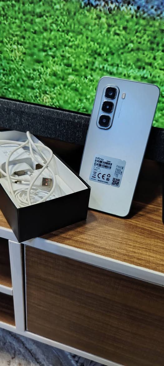 هوت ٥٠برو ذاكره ٢٥٦ جهاز كامل ملحقاته بيع او مراوس مكاني كربلاء ***********
