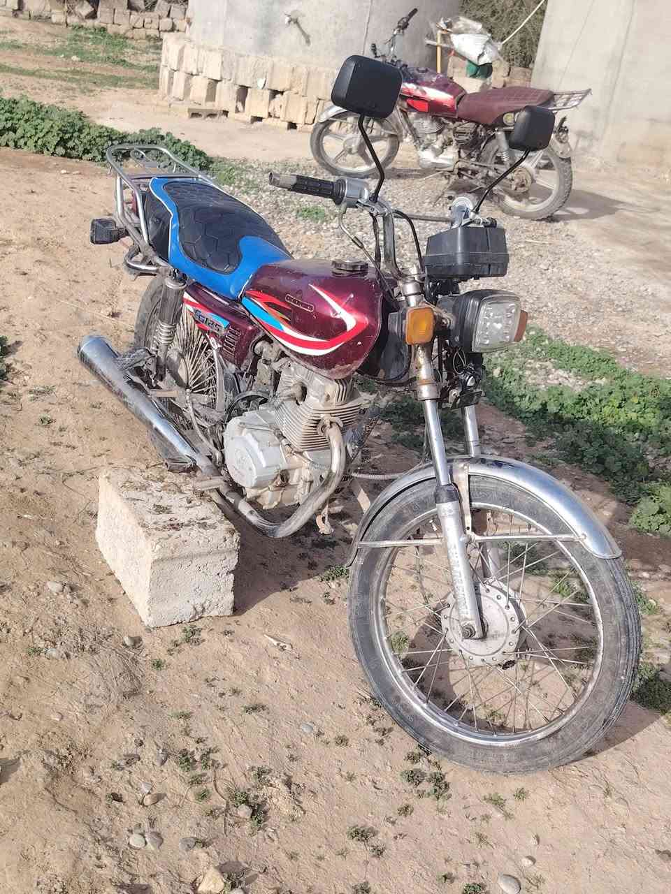 السلام عليكم يوجد موطور للبيع اربعه كير نامي محرك نضيف شرط كل شقال بس شقل ومش السعر 250وبي مجال بسيط ***********
