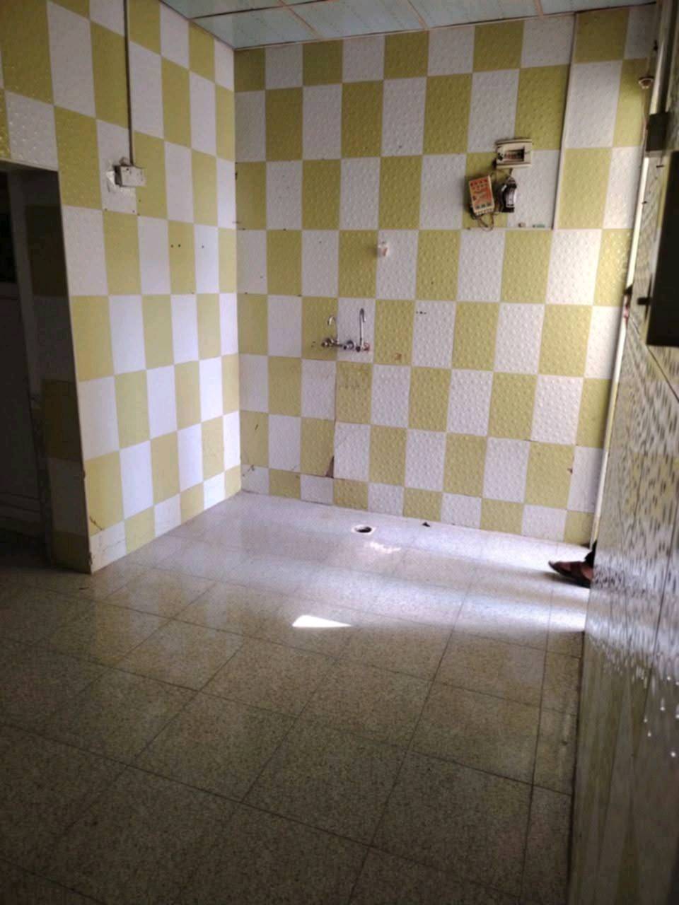 🛑 دار للإيجار

💰 سعر الإيجار: 400 ألف دينار شهريًا
⚠️ ملاحظة: يتم دفع إيجار أول ثلاثة أشهر مقدمًا.

📍 الموقع: النجف الأشرف – حي الميلاد
قرب سايدين ميلاد نصر
شارع الجنة – عمود 94
🚩 الدار واقعة على شارع الجنة مباشرة

📐 المساحة: 100 م²
🏠 الطابق: طابق ونصف

🔹 الطابق الأرضي:
غرفة – صالة – مطبخ – استقبال – صحيات داخلية – صحيات خارجية

🔹 الطابق الثاني:
غرفة – صالة – سطح

✨ مواصفات الدار:
بناء جديد ونظيف جدًا
سيراميك
سقوف ثانوية
سخان ماء
ماطور
عدد (2) تانكي ماء

🌟 مناسب للعوائل وموقع هادئ وقريب من الخدمات.

📞 للاستفسار:
***********
***********