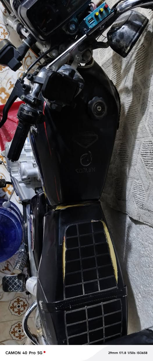 البيع دراجه سونك
الموديل 23
ديالى دلى عباس منصورية الجبل
السعر 550وبيها مجال 
الرقم الهاتف ***********
