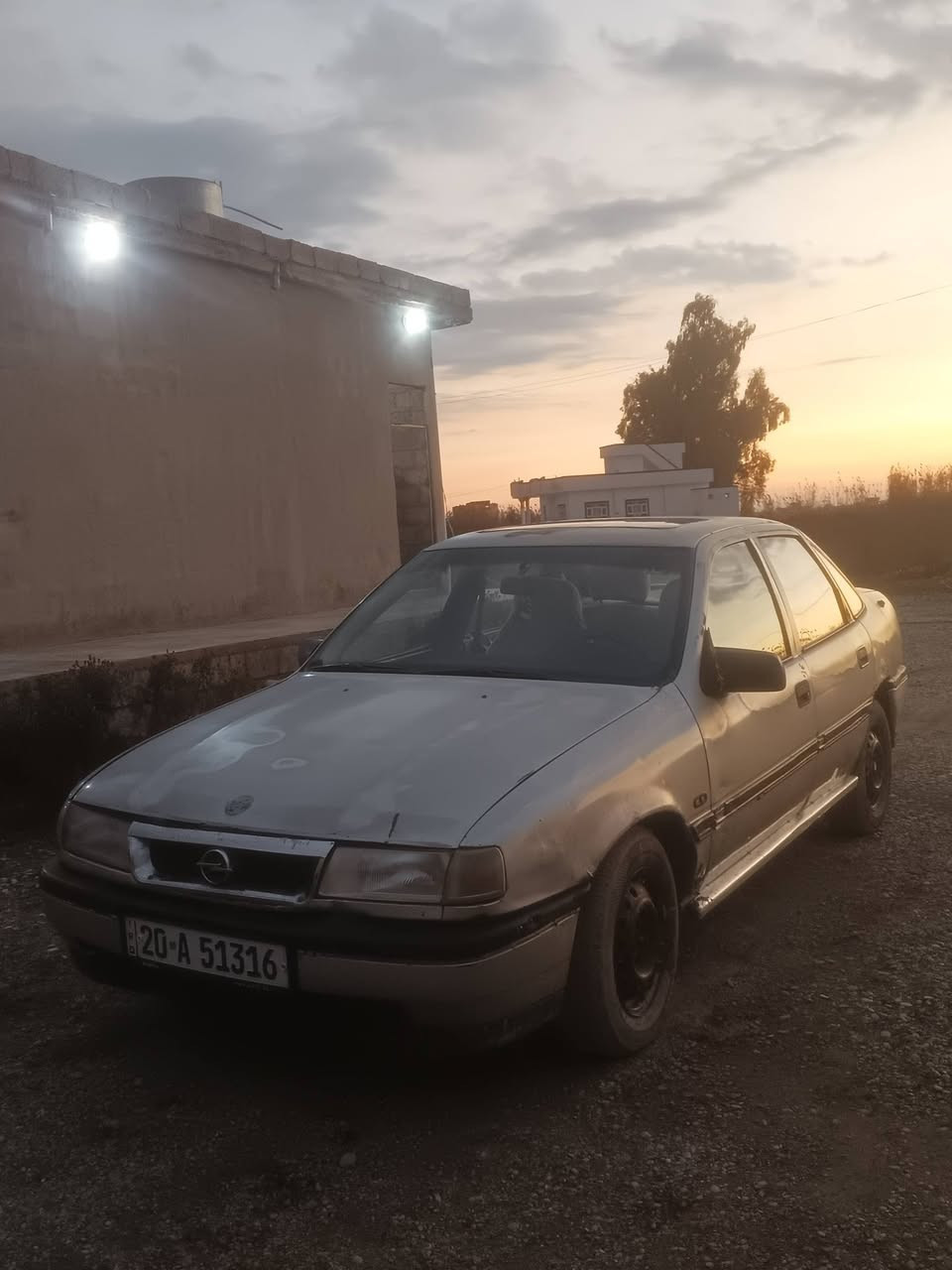 للبيع فكتره حجم 20 محرك وكير جديد بشرط تايرات جديد كهربائيات كلو جديد صدر امامي خلفي جديد رقم دولي مشروع وطني السعر33  

***********
