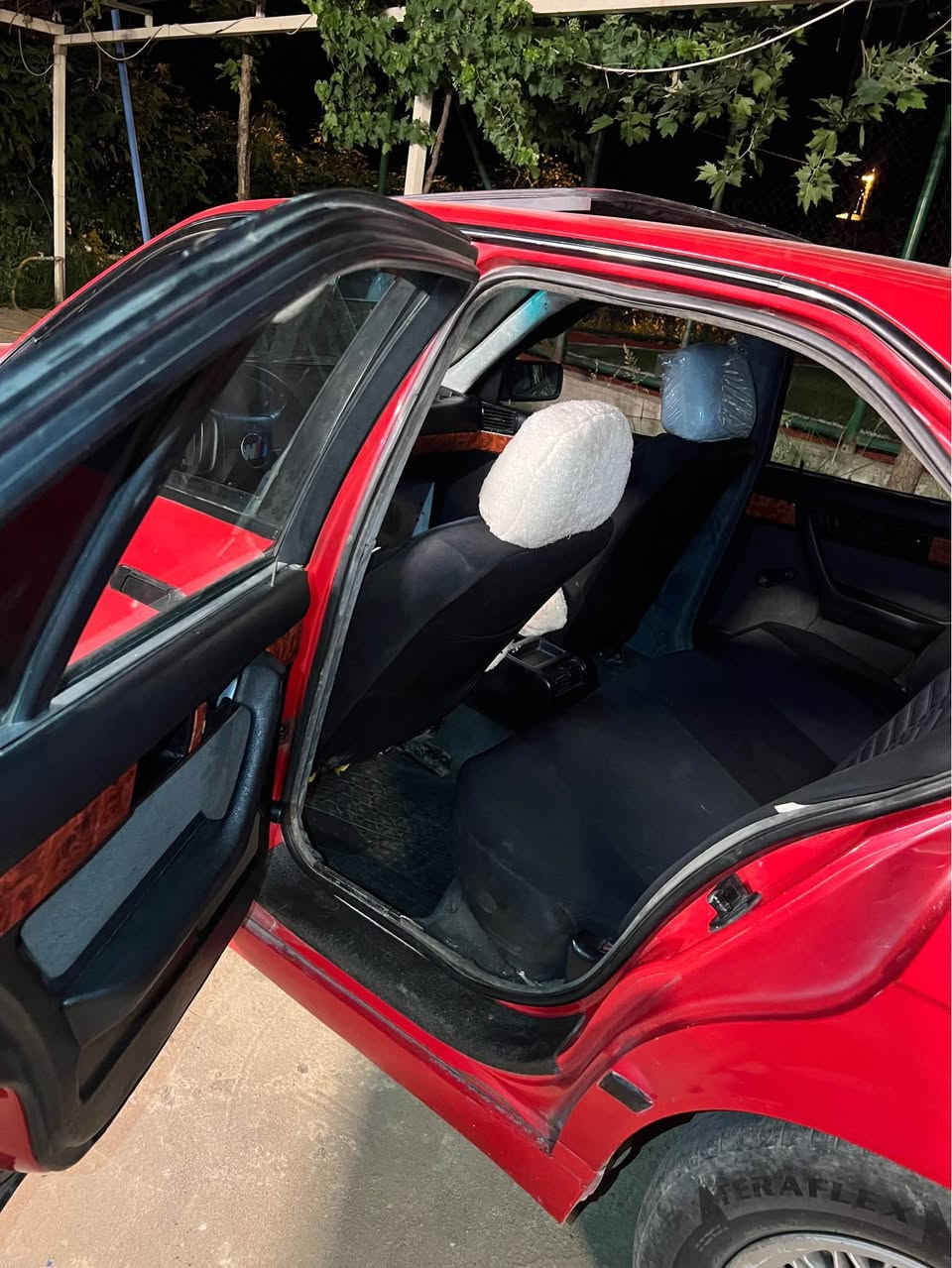 بۆ فرۆشتن: BMW 520
 جۆر: BMW 520
 مۆدێل: 1995
: "دەعامی بۆ دەعامی" بەشەرت، بەبێ کێشە و کەم و کوڕی.
تایبەتمەندی و مواسەفات:
 مواسەفات: فول فول.
 سیستەمی کارەبایی: جام کارەبایی، قوفڵ مەرکەزی، ABS.
تەبرید :  (سارد و گەرم) بەشەرت.
: سلاید، ڕەنگکراوی (سبوغ عام) تەنها بۆ جوانی .
تێبینییەکان:
 هەموو گیان و پێکهاتەی سەیارەکە "تەقە و ڕەقە" بەشەرت.
 ئاڕم، سەنەوی، و هەموو ئەوەڵیاتەکانی بەشەرتە.
نرخ: [43 و مەجال ] أربيل, العراق


**إذا كنت صاحب هذا الإعلان وتريد حذفه لأي سبب، رجاءا أرسل رسالة إلى الدعم الفني**