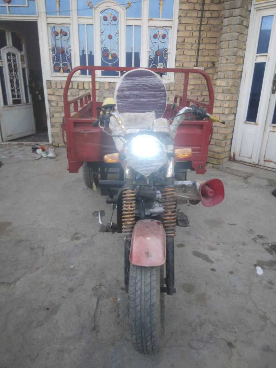 السلام عليكم ستوته ديوان رقم اسود لبيع مديل ٢٠١٠ محرك ٢٢ السعر ٩٥٠ وبيه مجال لتواصل رقمي ***********مكاني وسط قضاء الحي
