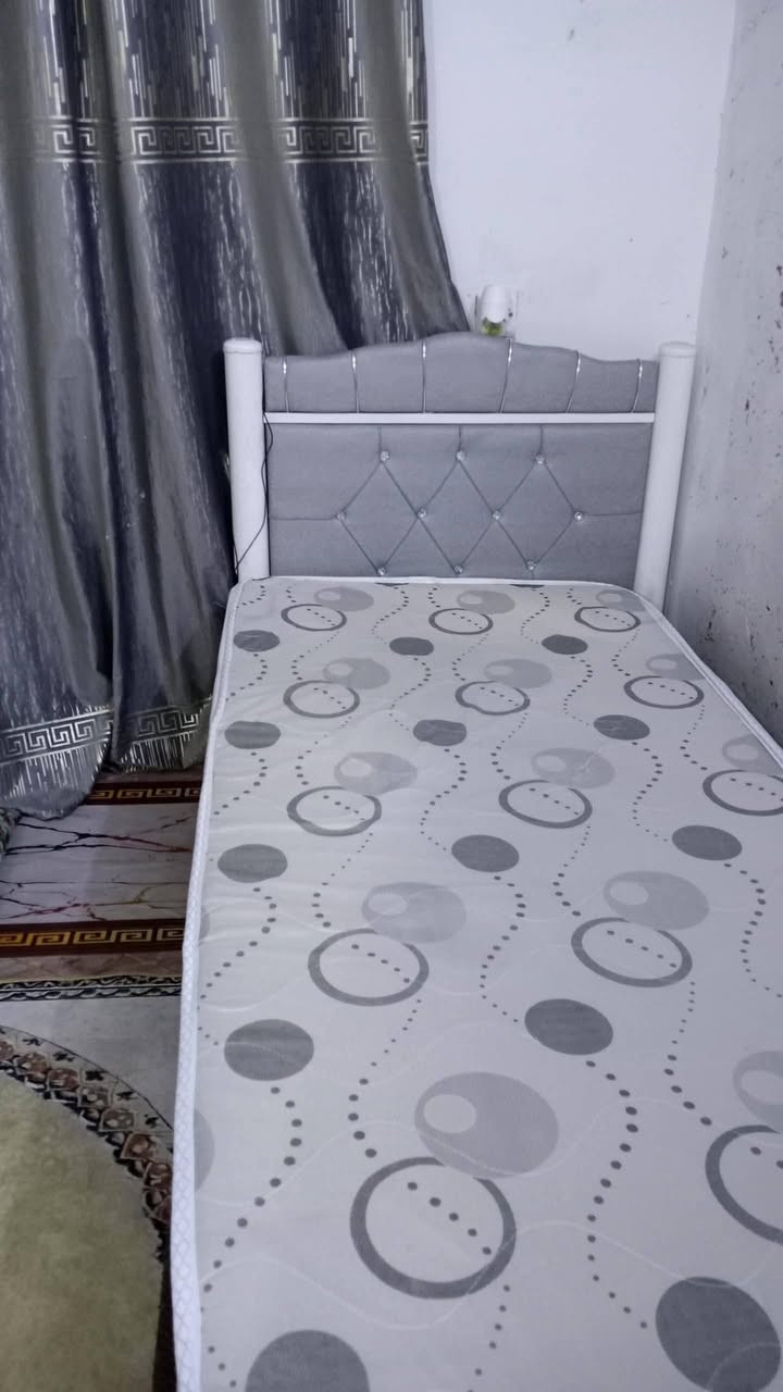 قطعة سرير للبيع 
بسبب ظيق المكان قررت ابيع قطعه وابقي قطعه
السعر مناسب 75الف مع الدوشگ
للاستفساراتصل
***********
