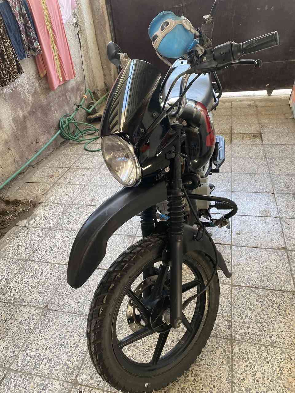 سلام عليكم بوكسر 2023 للبيع سنويه بسمي دراجه كامله بس مكينه بيه خيط تبخير بعده بل بدايه اله تكبس يلا تبين اي نقص مابيه غير تبخير  والوحات مامستلمهه بعدني بل تحويل تستلمه  مباشرتا 
الموقع: بغداد حي اور 
الرقم:***********
سعر:2150 مليونين وميه وخمسين

