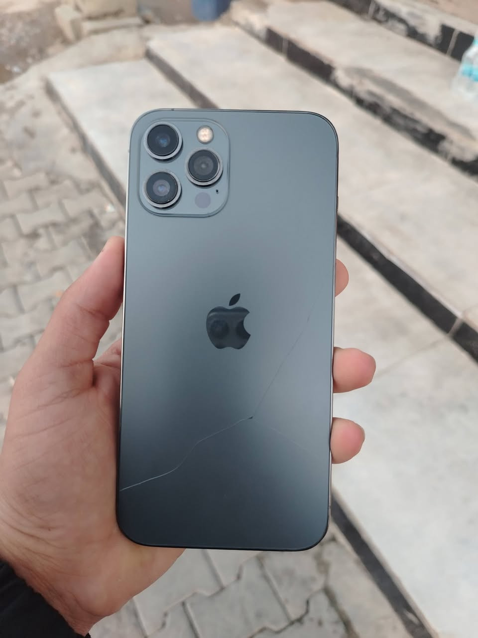 سلام عليكم للبيع ايفون 12برو ماكس جهاز فقط بطاريه مبدل او مكان سم مايشتغل جهاز حيل نضيف مستعجل علبيع 220بي مجال لطيبين***********

