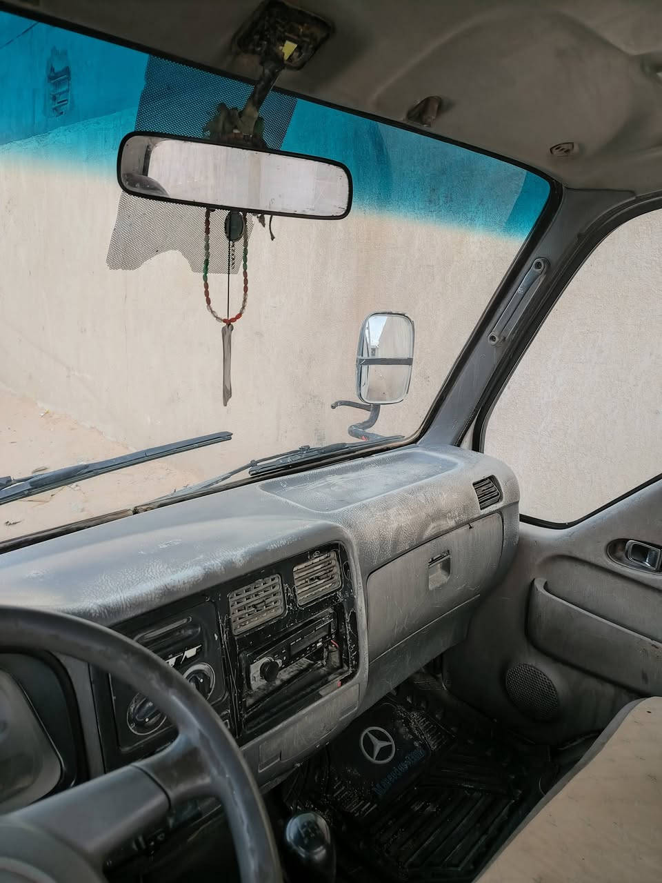 السلام عليكم كيا للبيع موديل 98 رقم بصره ومكانها بالبصره سياره جديده السعر 35  رجاء مو شراي لا يتصل***********
