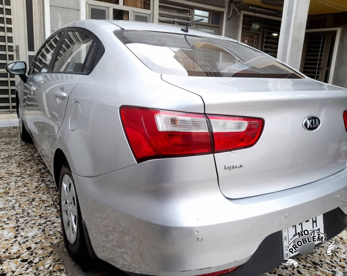 السلام عليكم اخوان كيا ريو ٢٠١٧ استلام شركة سلفر ماشية ٤٦  .. رقم بغداد الجديد محرك ١٦٠٠ قطرتين .. كيرAT .. تبريد ثلج بدون ذرة دوانز .. الداخل لونين ( كير محرك صدر  كشر كله مكفول عدا الجاملغ الخلفي رش بسيط جدآ يم داير التاير)
مواصفات اعتيادية تحكم جهتين ..حساسات .. نظام ايكو .. مثبت سرعة .. نظام ABS .. حاكية ولاقط وبلوتوث USB 
قفلها من الاخير بدون عملة ١١٥ ورقة 
مكان السيارة .. المحمودية حي الموظفين  
للاستفسار  الاتصال على الرقم   ***********
